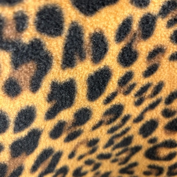 Cheetah designed Poncho (OS) - Picture 6 of 7